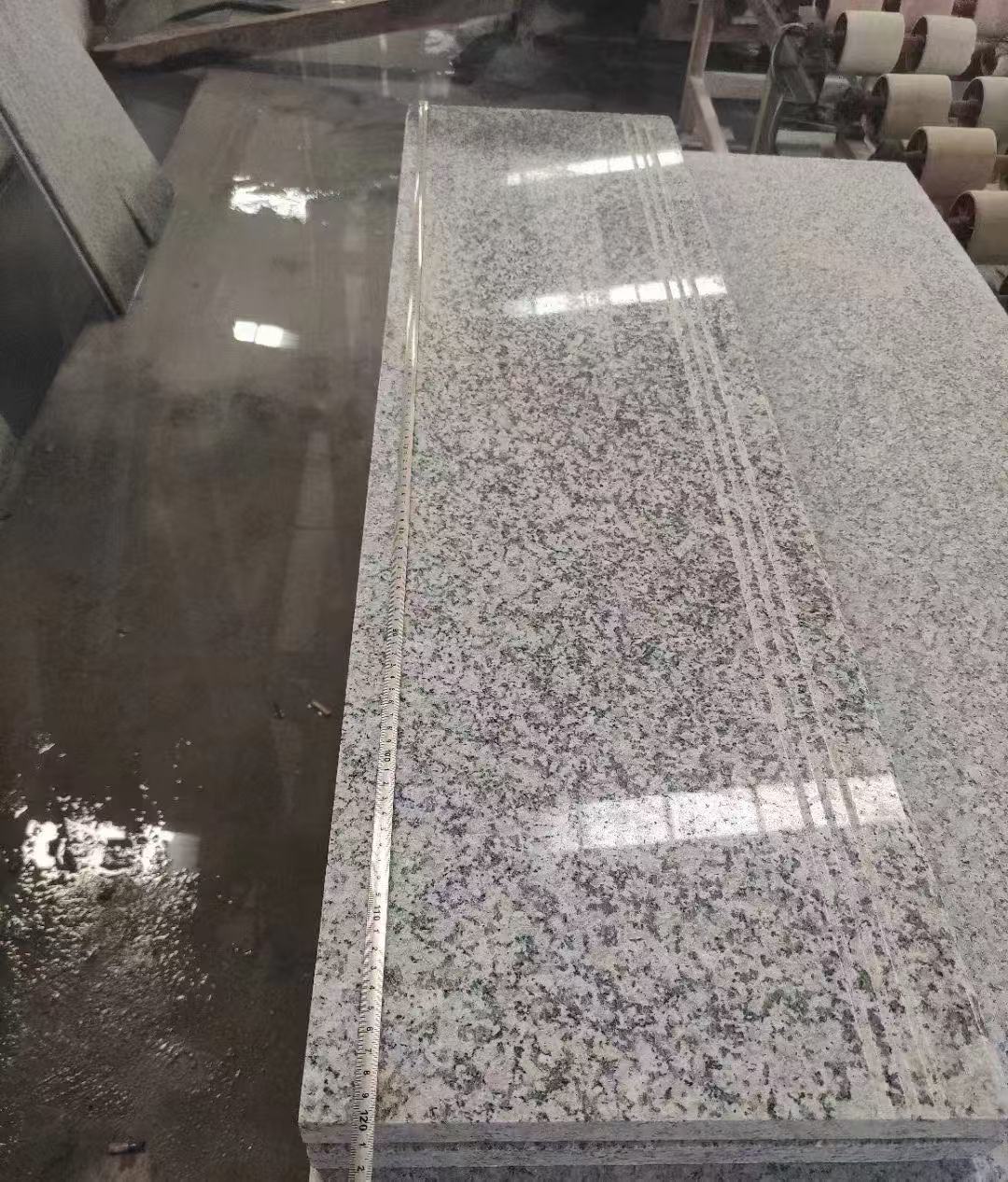 芝麻白芝麻灰花岗岩楼梯踏步台阶抛光地铺石(图1)